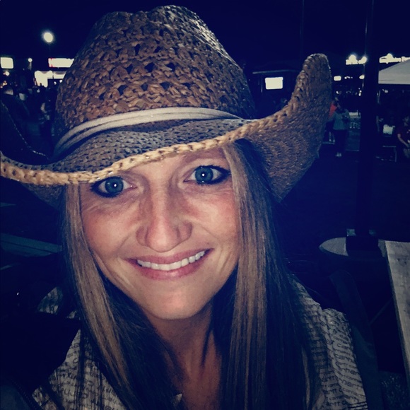 Meet your Posher, Brook - Picture 1 of 1